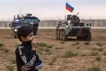 Binh sỹ Nga tham gia tuần tra chung với binh sỹ Thổ Nhĩ Kỳ tại Hasakeh, Syria. (Nguồn: AFP/TTXVN) 