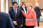 Thủ tướng Nhật Bản Shinzo Abe và người đồng cấp nước chủ nhà Angela Merkel. (Nguồn: AFP/Getty Images)