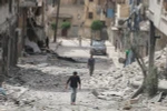 Khung cảnh hoang tàn ở Aleppo sau những đợt không kích. (Nguồn: AP)