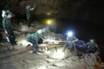 Lực lượng đặc nhiệm Thái Lan tham gia tìm kiếm đội bóng thiếu niên mất tích tại hang Tham Luang ngày 30/6. (Nguồn: THX/TTXVN)
