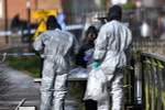 Cảnh sát Anh thu thập các bằng chứng sau vụ cựu điệp viên hai mang người Nga Sergei Skripal cùng con gái bị đầu độc tại thành phố Salisbury ngày 16/3. (Nguồn: AFP/TTXVN)