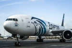 Một máy bay của Hãng hàng không Ai Cập EgyptAir tại sân bay quốc tế Cairo ngày 30/9/2015. (Nguồn: AFP/TTXVN)