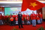 Bộ trưởng Bộ Văn hóa, Thể thao và Du lịch Nguyễn Ngọc Thiện trao cờ cho Đoàn thể thao người khuyết tật Việt Nam tham dự Paralympic 2016. (Ảnh: Mạnh Linh/TTXVN)