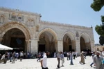 Quang cảnh bên ngoài khu đền thờ Hồi giáo Al-Aqsa ngày 26/6. (Nguồn: AFP/TTXVN)
