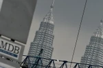 Biểu tượng 1MDB tại Kuala Lumpur, Malaysia. (Nguồn: AFP/TTXVN)