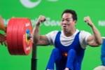 Niềm vui của vận động viên Lê Văn Công sau khi hoàn thành nội dung cử tạ nam hạng 49 kg tại Paralympic 2016. (Nguồn: THX/TTXVN)