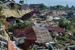 Cảnh đổ nát sau trận động đất và sóng thần tại Palu, tỉnh Trung Sulawesi. (Nguồn: AFP/TTXVN)