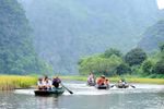 Vẻ đẹp hài hòa của trời, đất, núi, sông ở Tràng An tạo nên một thế giới tự nhiên sống động đầy quyến rũ. (Ảnh: Minh Đức/TTXVN)