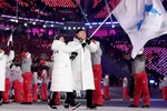 Đoàn vận động viên chung hai miền Triều Tiên diễu hành trong lễ khai mạc Olympic mùa Đông. (Nguồn: Getty Images)