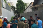 Lực lượng chức năng phong tỏa hiện trường ngăn người dân hiếu kỳ đến xem. (Ảnh: Nguyễn Văn Việt/TTXVN)