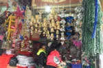 Người mua có xu hướng lựa chọn các sản phẩm có xuất xứ trong nước. (Ảnh: Thanh Tâm/Vietnam+)