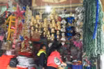 Người mua có xu hướng lựa chọn các sản phẩm có xuất xứ trong nước. (Ảnh: Thanh Tâm/Vietnam+)