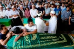 Lễ tang nạn nhân thiệt mạng trong vụ đánh bom ở Gaziantep. (Nguồn: EPA/TTXVN)
