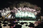 Pháo hoa rực rỡ trên Cầu cảng Sydney. (Nguồn: AFP/TTXVN)