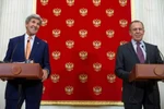 Ngoại trưởng Mỹ John Kerry và người đồng cấp Nga Sergei Lavrov .(Nguồn: AFP/TTXVN)