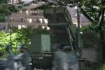 Hệ thống phòng thủ tên lửa đất đối không Patriot PAC-3 được triển khai tại trụ sở Bộ Quốc phòng Nhật Bản ở Tokyo ngày 30/5. (Nguồn: Kyodo/TTXVN)