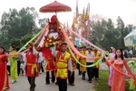 Phục dựng lễ rước nước trong Lễ hội Đền Vua Mai năm 2015