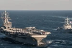 Tàu sân bay Mỹ USS Ronald Reagan (trái) tham gia diễn tập hải quân chung với Lực lượng Hải quân Hàn Quốc ngoài khơi bờ biển phía đông Hàn Quốc ngày 28/10. (Nguồn: Yonhap/TTXVN)