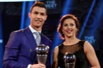 Cầu thủ Cristiano Ronaldo (trái) giành giải Cầu thủ nam xuất sắc nhất năm 2016 của FIFA. Danh hiệu cầu thủ nữ xuất sắc nhất thuộc về Carli Lloyd, Đội tuyển quốc gia Mỹ. (Nguồn: EPA/TTXVN)