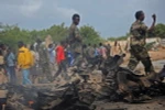Binh sỹ Somalia phong tỏa hiện trường vụ đánh bom. (Nguồn: AFP/TTXVN)