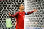 Ronaldo lại lập công giúp Bồ Đào Nha chiến thắng. (Nguồn: EPA)