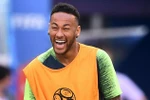 Neymar đã cắt bỏ mái tóc sợi mỳ trước trận gặp Mexico.