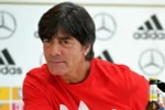 Joachim Löw trong buổi họp báo. (Nguồn: Getty Images)