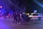 Cảnh sát điều tra tại hiện trường vụ xả súng ở Thousand Oaks, California, Mỹ ngày 7/11. (Ảnh: AFP/TTXVN)