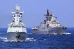 Tàu chiến tham gia cuộc tập trận chung mang tên Phối hợp trên biển 2017. (Nguồn: RT.com)