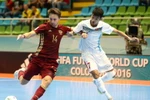 Futsal Việt Nam (áo trắng) dừng bước sau trận thua Nga. (Nguồn: Getty Images)