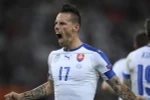 Marek Hamsik lập siêu phẩm mang chiến thắng về cho Slovakia. (Nguồn: Getty Images)