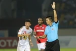 Ngọc Quang (áo trắng) lập cú đúp cho Hoàng Anh Gia Lai. (Nguồn: Thanhnien)
