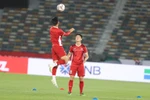 Đội tuyển Việt Nam tập trên sân Zayed Sports City. (Ảnh: Hoàng Linh/TTXVN)