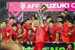 Đội tuyển Việt Nam có nhiệm vụ bảo vệ chức vô địch AFF Cup. (Ảnh: TTXVN) 