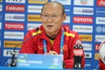 HLV Park Hang Seo phát biểu trước trận đấu gặp đội tuyển Iraq. (Ảnh: Hoàng Linh/TTXVN)