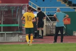 Cận cảnh tình huống gây tranh cãi VAR từ chối penalty cho Việt Nam 