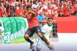 U22 Indonesia (áo trắng) đánh bại U22 Timor Leste. 