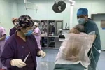 Hình ảnh cảm động được chia sẻ trên mạng xã hội. (Nguồn: Metro)