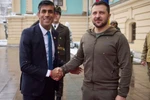 Tổng thống Ukraine Volodymyr Zelenskiy bất ngờ thăm nước Anh