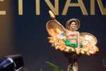 Hôm qua, H’Hen Niê và các thí sinh Miss Universe 2018 vừa bước vào phần thi National Costume. (Ảnh: BTC)