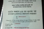 Lệ phí cấp giấy phép lái xe quốc tế dự kiến với mức tạm thu 135.000 đồng. (Ảnh: Việt Hùng/Vietnam+)