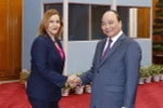 Thủ tướng Nguyễn Xuân Phúc tiếp bà Elba Rosa Pérez Montoya, Bộ trưởng Bộ Khoa học, Công nghệ và Môi trường Cuba. (Ảnh: Thống Nhất/TTXVN)