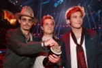 Johnny Depp, Josh Hutcherson and Sam Claflin tại lễ trao giải. (Nguồn: Getty Images)