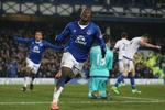 Lukaku giúp Everton đánh bại Chelsea. (Nguồn: DM)