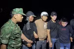 Hai phạm nhân trốn trại bị bắt giữ. (Ảnh: TTXVN phát)