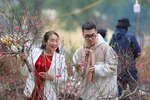 Giao thừa Hà Nội ấm áp, hân hoan trước thềm Xuân mới