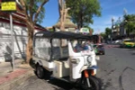 Xe tuk-tuk điện có vách cách ly phòng COVID-19. (Nguồn: thestar.com.my)