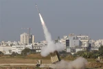 Tên lửa của Israel được phóng từ hệ thống phòng thủ tên lửa Vòm Sắt ở thành phố Ashdod, miền Nam nước này nhằm đánh chặn các tên lửa được phóng từ Dải Gaza xuống lãnh thổ nhà nước Do Thái. (Ảnh: AFP/TTXVN)