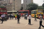 Rất đông xe khách từ các tỉnh, thành vào bến Giáp Bát trả hành khách đi lại sau kỳ nghỉ Quốc khánh 2/9. (Ảnh: Việt Hùng/Vietnam+)