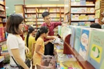 [Video] Phụ huynh, học sinh chật vật chạy khắp nơi mua sách đầu cấp